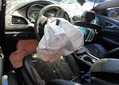 2016 Chrysler 200 S z USA, uszkodzony, nr VIN 1C3CCCBB6GN144903